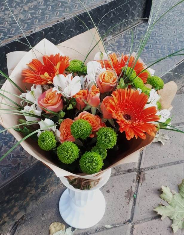 Букет цветов из: Герберы, Хризантемы, Альстромерии и Розы в Дагомысе