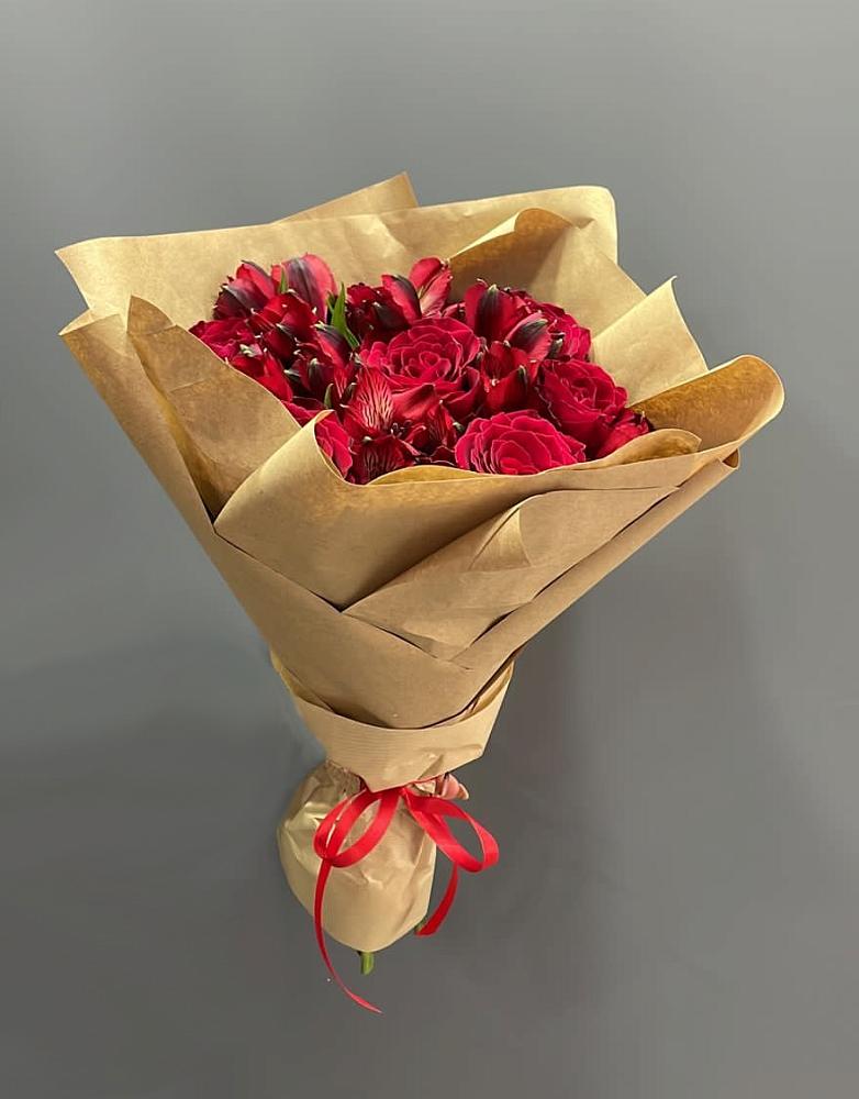 Букет цветов из: Альстромерии и Розы в Дагомысе