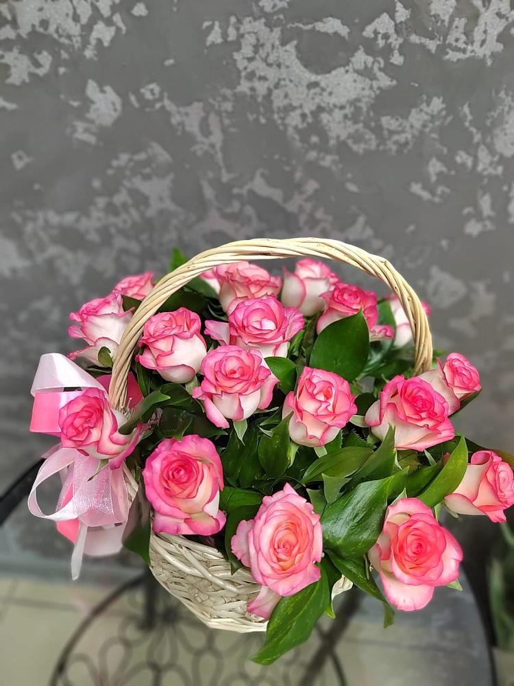 Цветочная композиция из Розы в корзине в Дагомысе