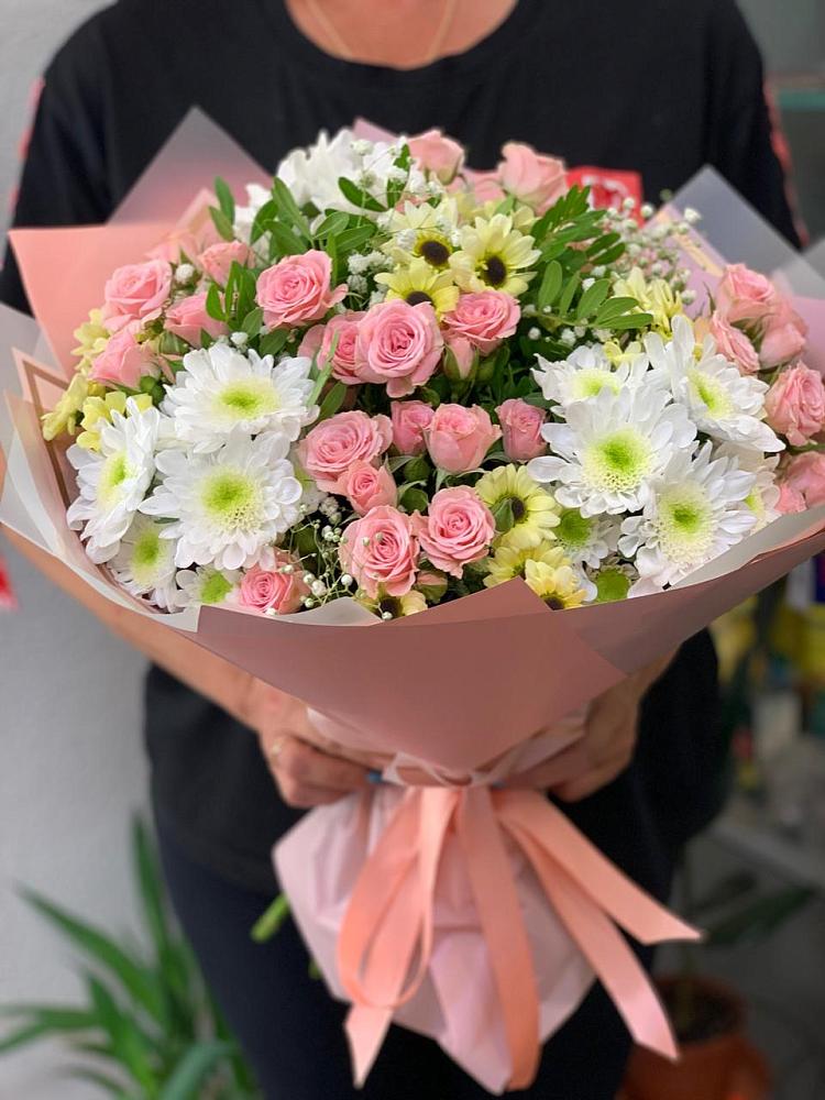 Букет цветов из: Розы и Хризантемы в Дагомысе