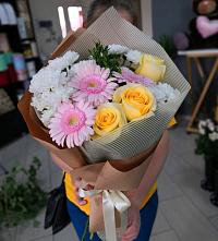 Букет цветов из:  Герберы, Розы и Хризантемы в Дагомысе