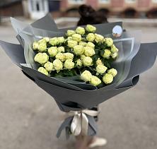 Букет Белые кустовые розы Солинеро в Дагомысе