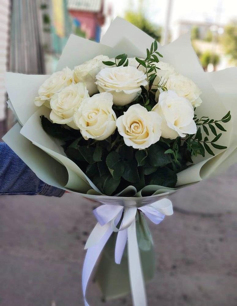 Букет Белые розы Проуд в Дагомысе