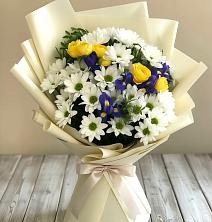 Букет цветов из:  Ирисы, Хризантемы и Розы в Дагомысе