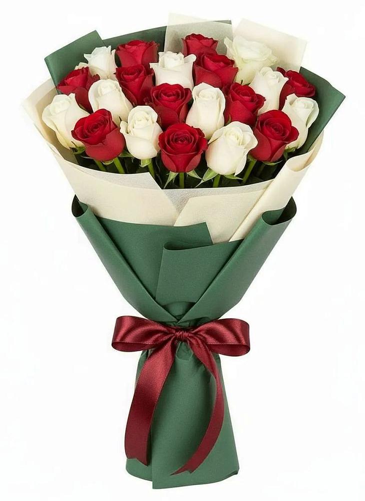 Букет Микс из красных и белых роз в Дагомысе