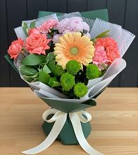 Букет цветов из:  Гвоздики, Розы, Герберы и Хризантемы в Дагомысе