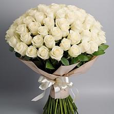 Букет 101 беля роза Белоснежка в Дагомысе
