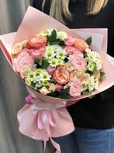 Букет нежные объятья в Дагомысе Букет цветов из: Гвоздики, Розы и Хризантемы в Дагомысе