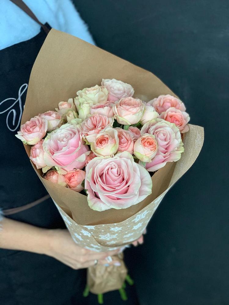 Букет цветов из: Хризантемы и Розы в Дагомысе