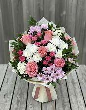 Букет цветов из:  Альстромерии, Гвоздики, Розы и Хризантемы в Дагомысе
