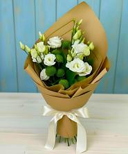 Букет цветов из:  Хризантемы и Лизиантусы в Дагомысе