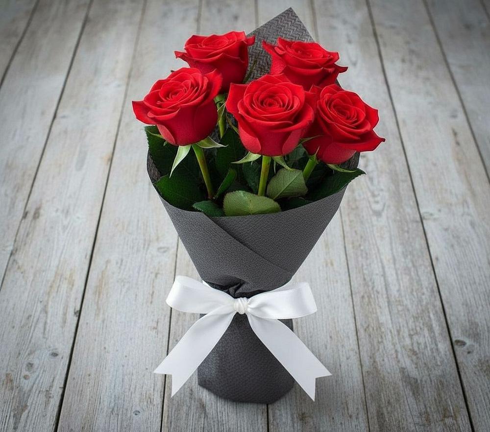 Букет 5 Красных роз Эдлесс Лав в Дагомысе