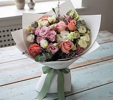 Букет цветов из:  Розы, Лизиантусы и Гвоздики в Дагомысе