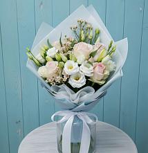 Букет цветов из:  Розы и Лизиантусы в Дагомысе