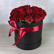 Цветочная композиция из Розы в шляпной коробке в Дагомысе