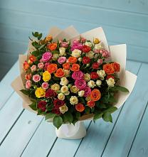 Букет Микс из разноцветных кустовых роз в Дагомысе